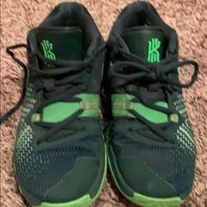 Boys Size 4.5 Nike Kyrie Irving Sneakers